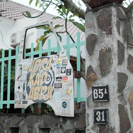 Abrakadabra 747 Apartment Yogyakarta Ngoại thất bức ảnh