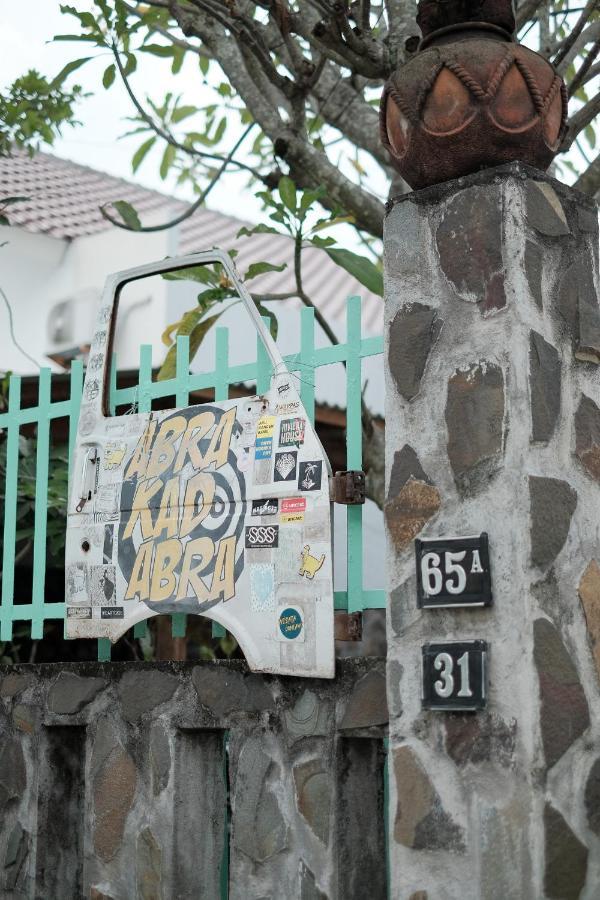 Abrakadabra 747 Apartment Yogyakarta Ngoại thất bức ảnh