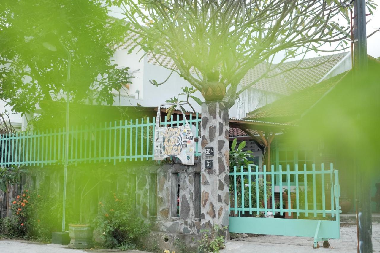 Abrakadabra 747 Apartment Yogyakarta Ngoại thất bức ảnh