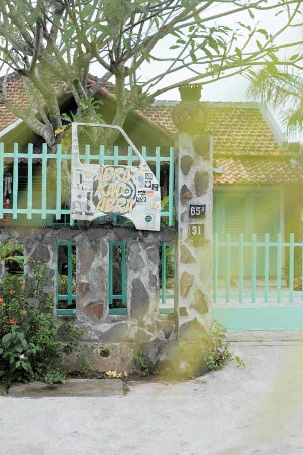 Abrakadabra 747 Apartment Yogyakarta Ngoại thất bức ảnh