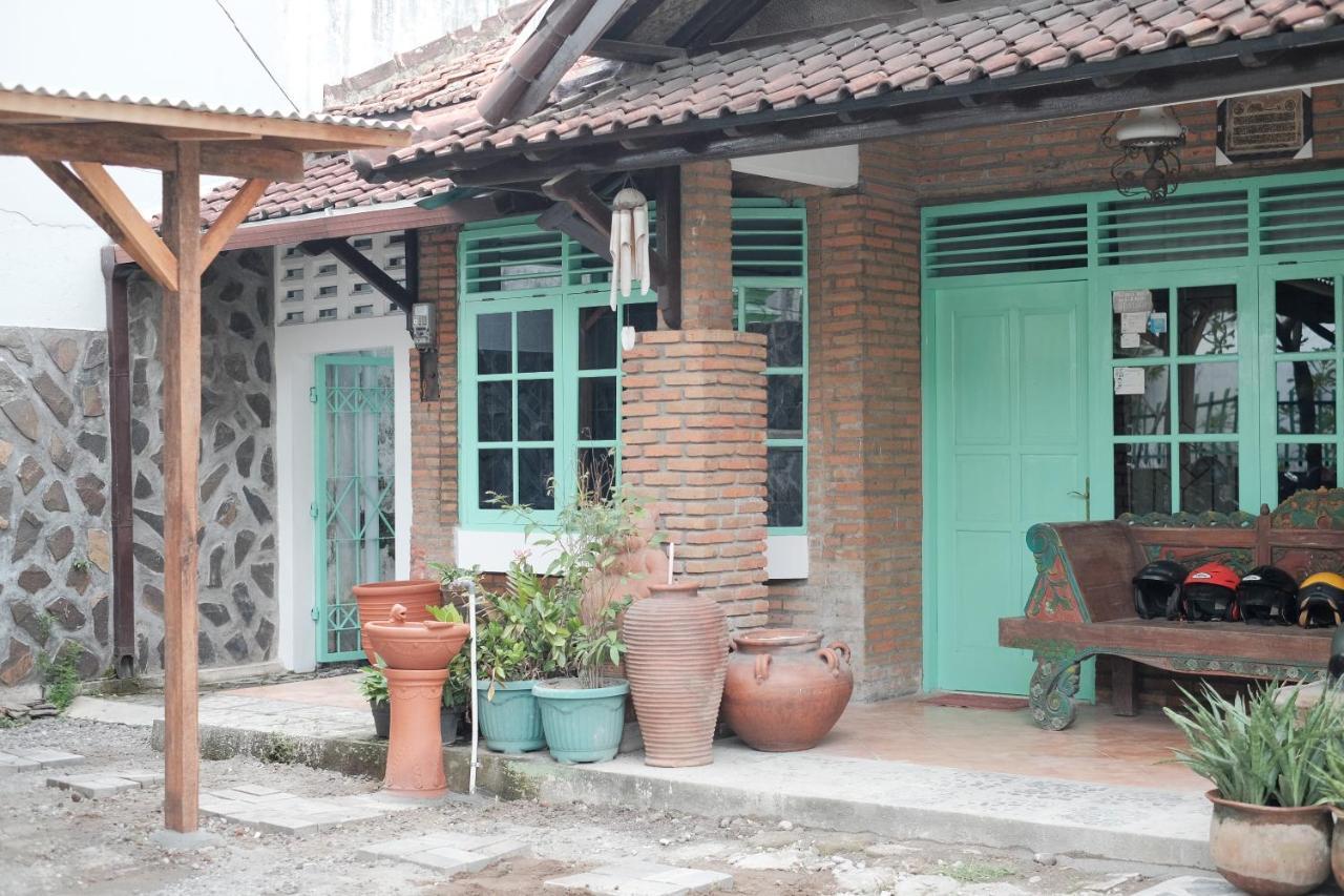 Abrakadabra 747 Apartment Yogyakarta Ngoại thất bức ảnh