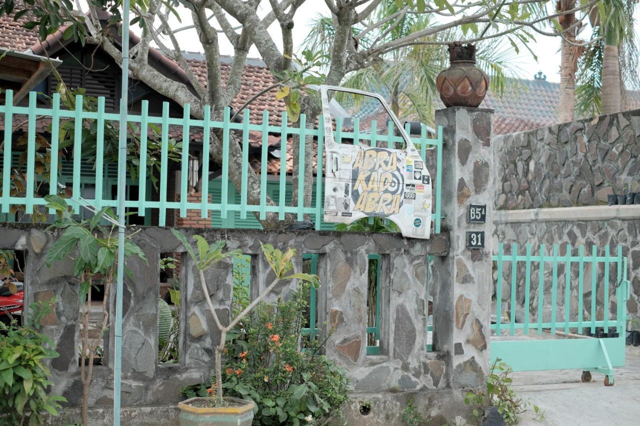Abrakadabra 747 Apartment Yogyakarta Ngoại thất bức ảnh